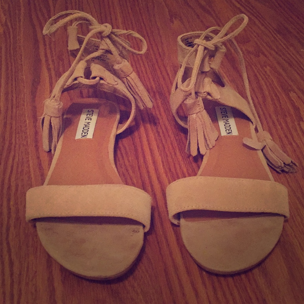 Nude suede sandals with tie tassels